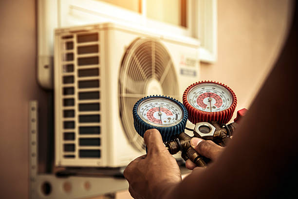 Professional Ac Installation technician working in Petersburg, IN